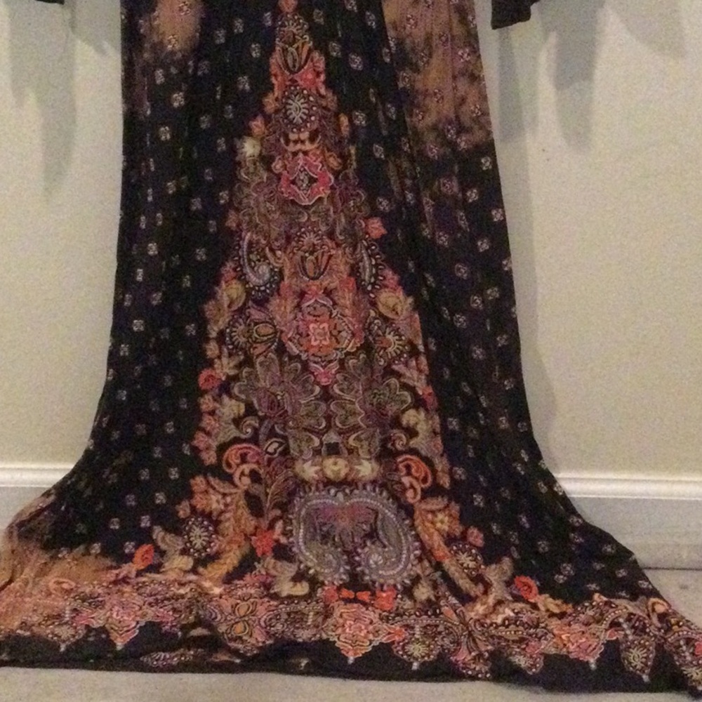 Boho Maxi Dress With V Neck And Cutouts - Picture 3 of 8
